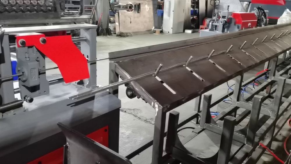 Masina de indreptat fier beton colac UDF 5-14 B cu colector de bare