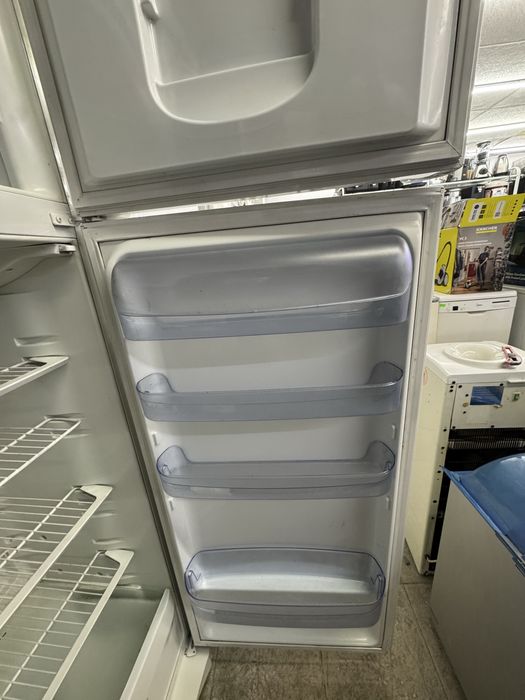 Хладилинк с фризер indesit