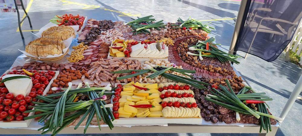 Protap  rotisor  porc vitel miel , nunti botezuri evenimente