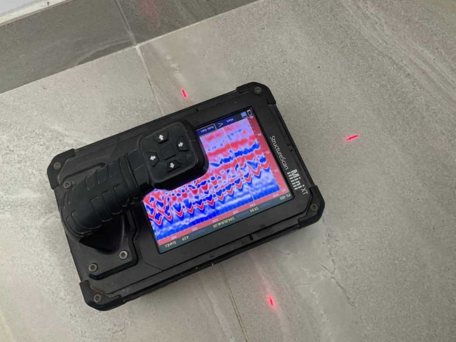 Сканиране на бетон и откриване на кабели и тръби преди къртене копаене