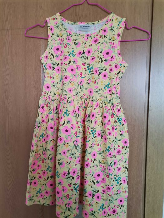 Цветни леки роклички