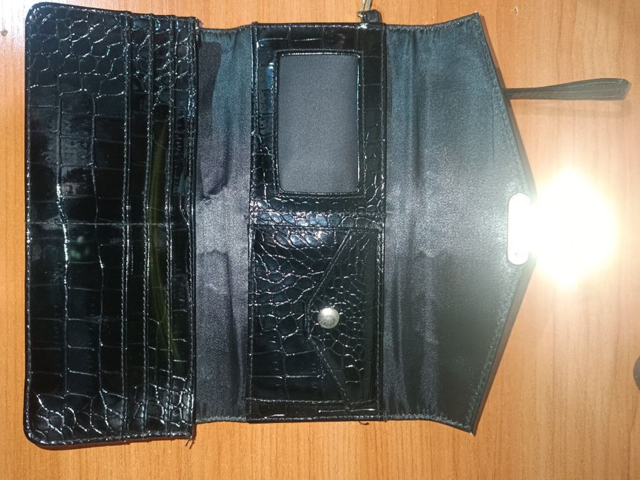 Продам клатч в хорошем состоянии