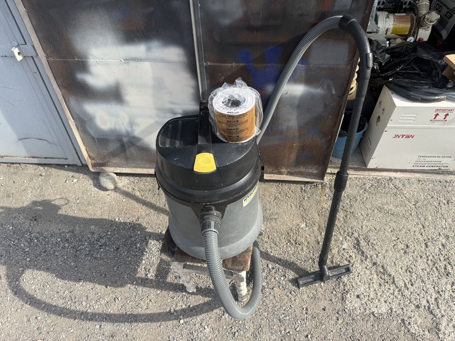 * Karcher NT 27/1 профессиональный пылесос в хорошем состоянии не доро