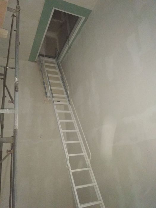 Итальянская чердачная лестница. Материал анодированная сталь.