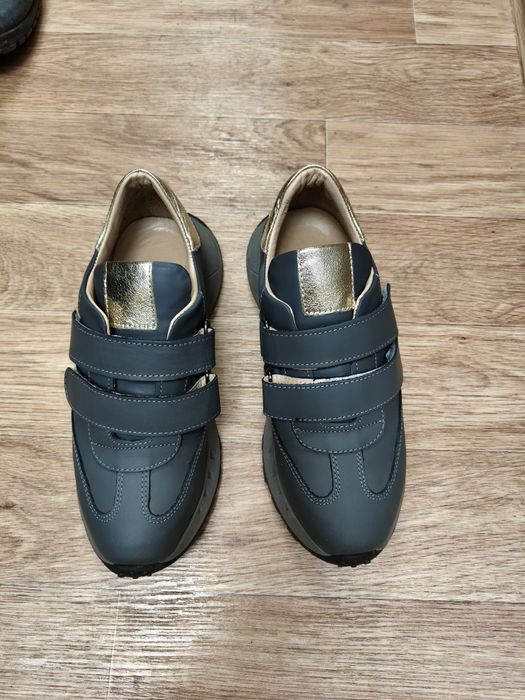 Продаю кроссовки кожанные