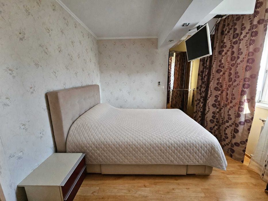 Vand apartament 2 camere, Compozitori