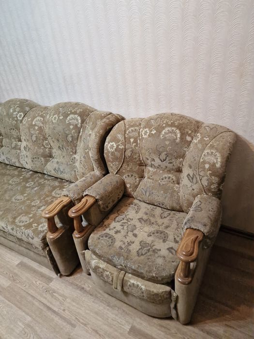 Отдам даром диван с креслом