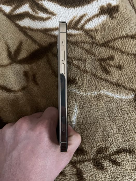 Продам айфон 12про