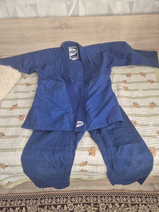 Продам кимоно для мальчика