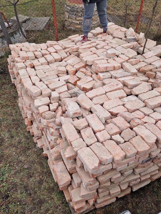 Vând caramizi utilizate