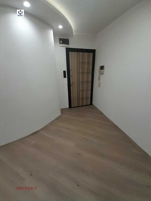Дава се под наем Двустаен апартамент в София, Люлин 6 - 70 кв.м за 598.23 € - Снимка #2