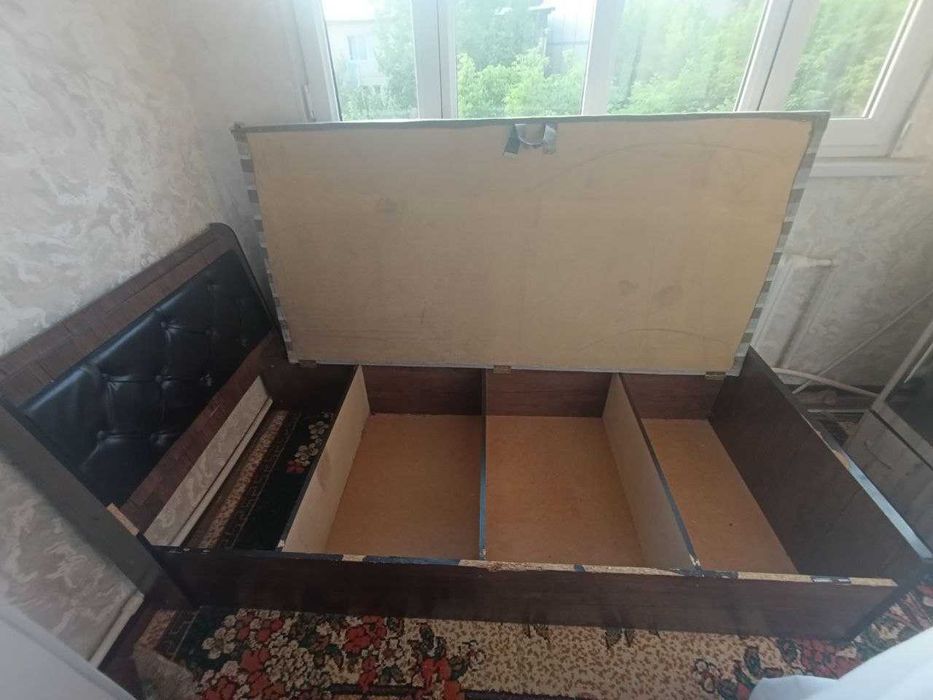 1 kishilik mebel. Divan va shakf