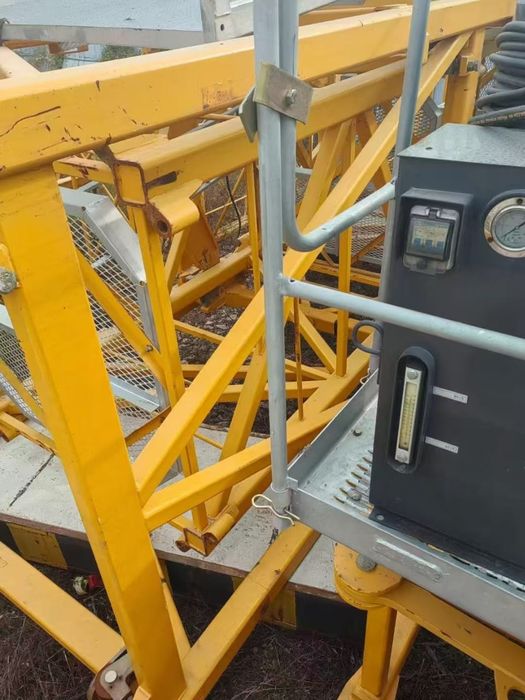 Minora kran zoomilon