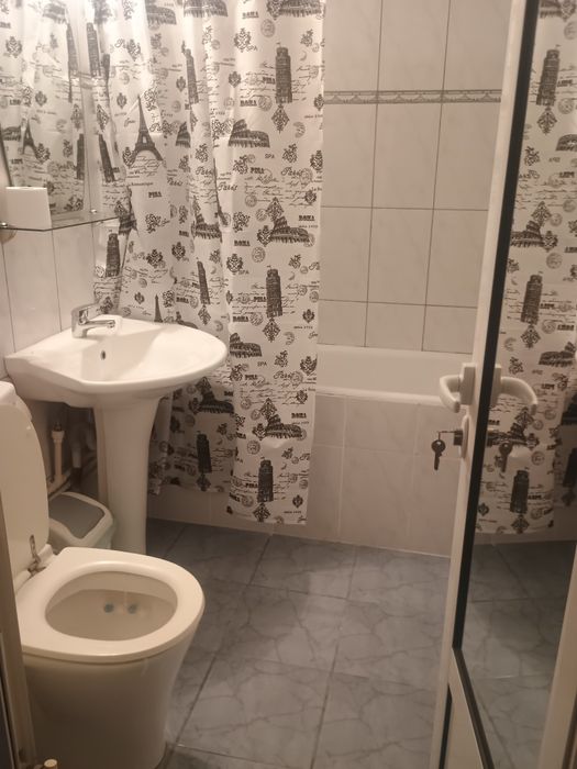 Închiriez apartament cu doua camere