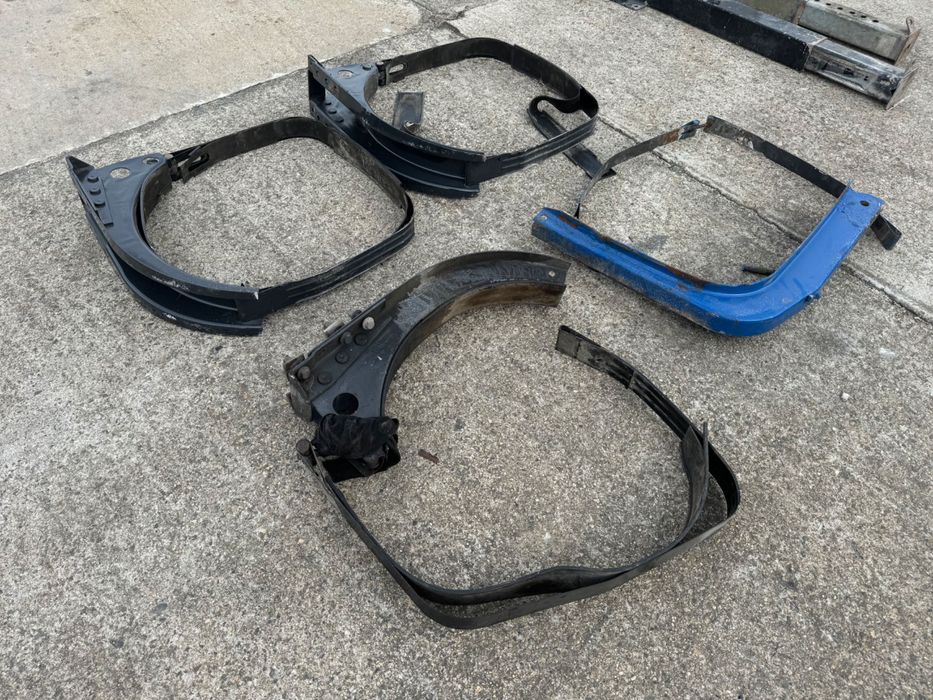 Стойки за резервоар за гориво на камион