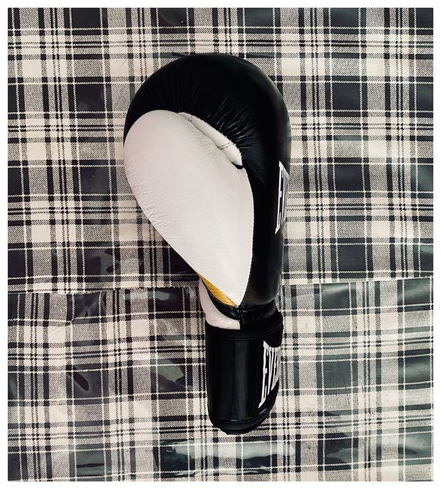 Срочно!  Боксерские перчатки Everlast 12oz