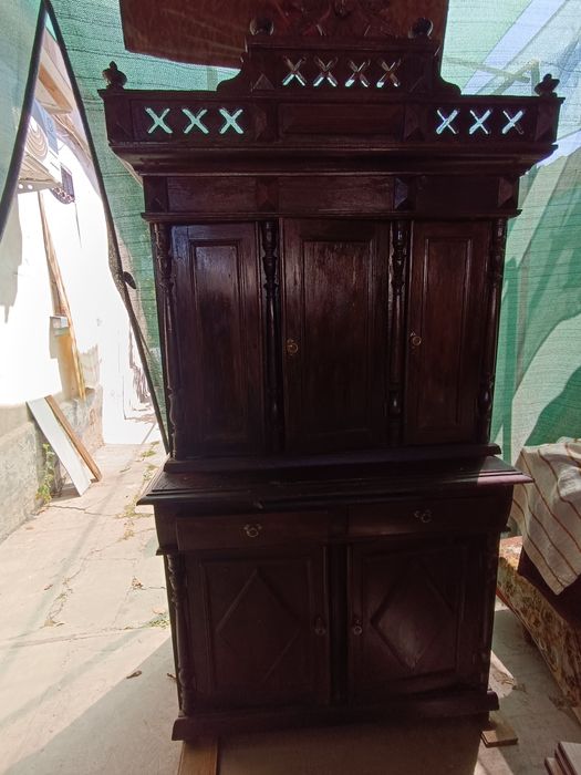 Продается старинный Буфет