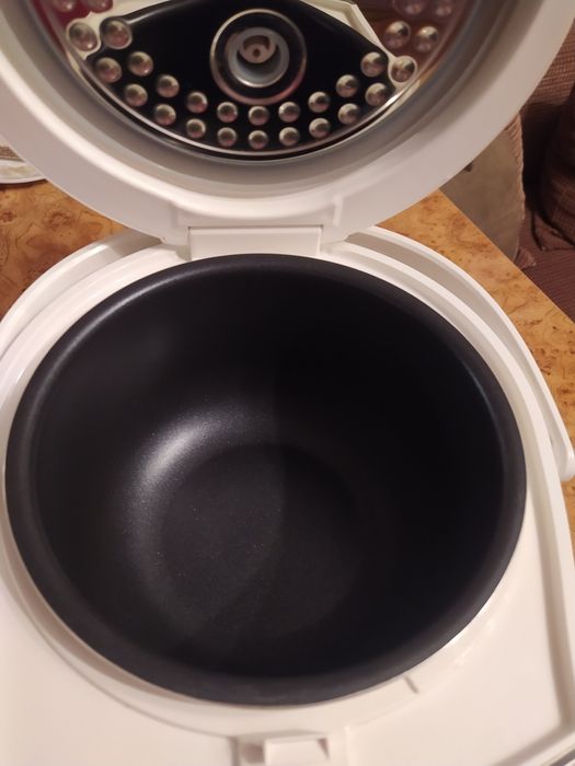 Продам мультиварку Redmond