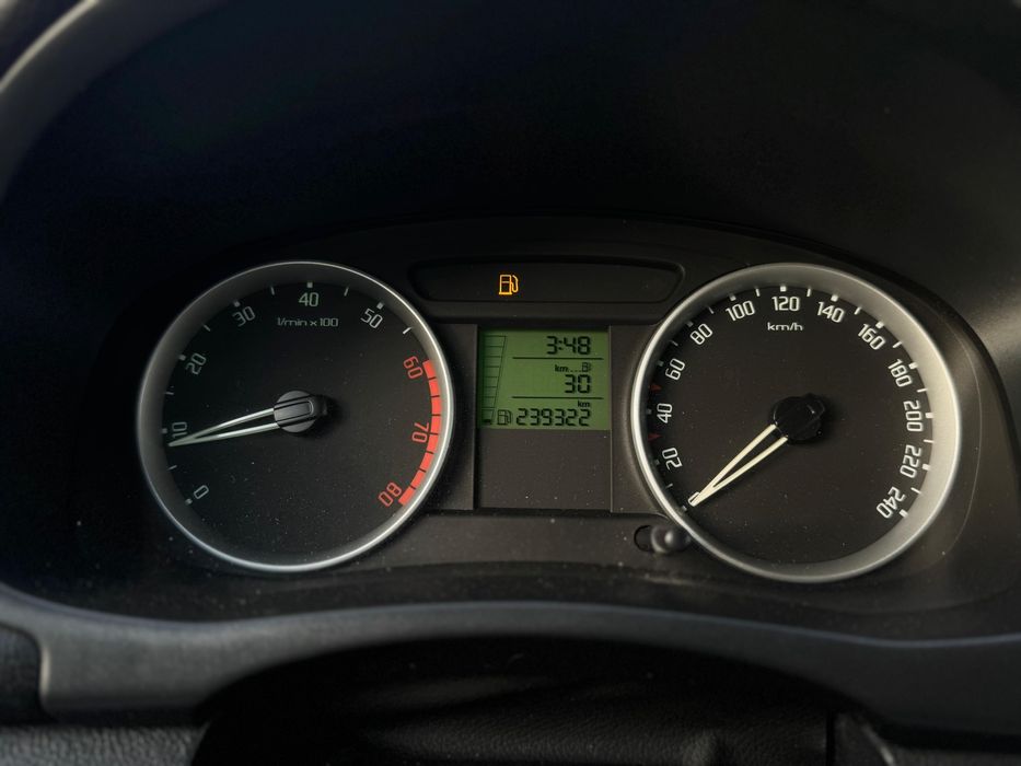 Vand Skoda Fabia II / 2009 / 1.4 16v benzina 86 cp/