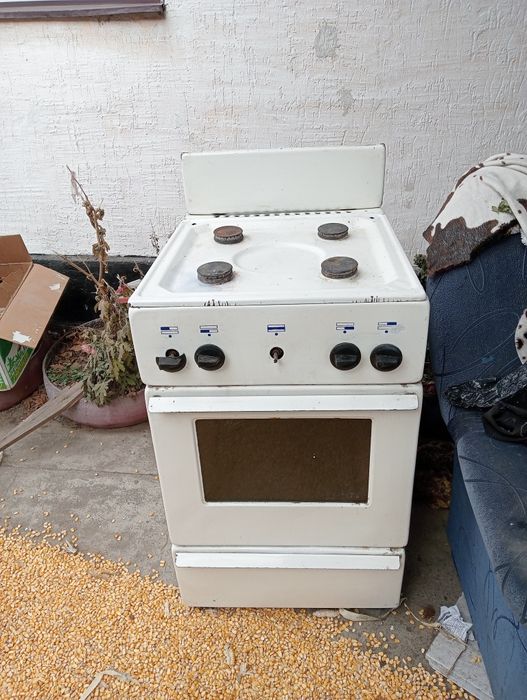 Продам газ плиту.