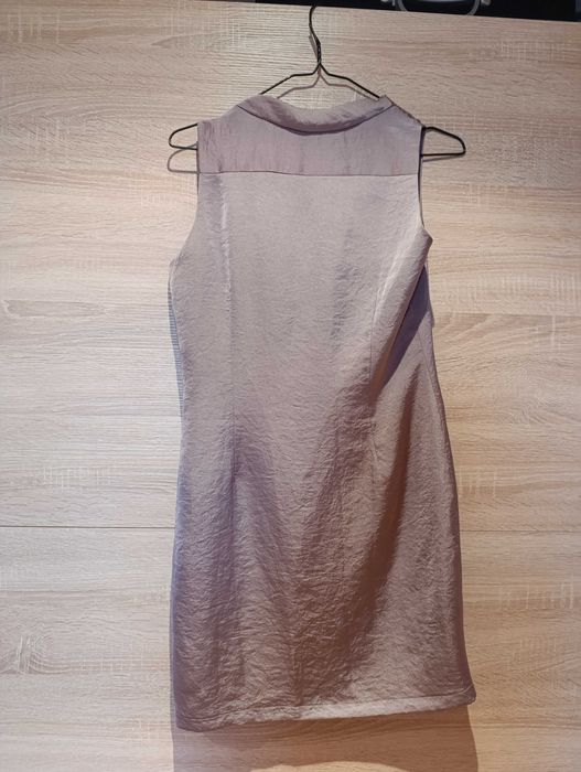 Рокля от сатенирана материя с гръцко деколте , размер S 36