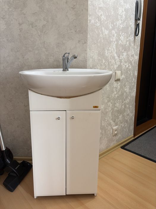 Продам раковина с зеркалом