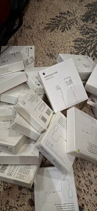 Iphone original zaryadchiklari.