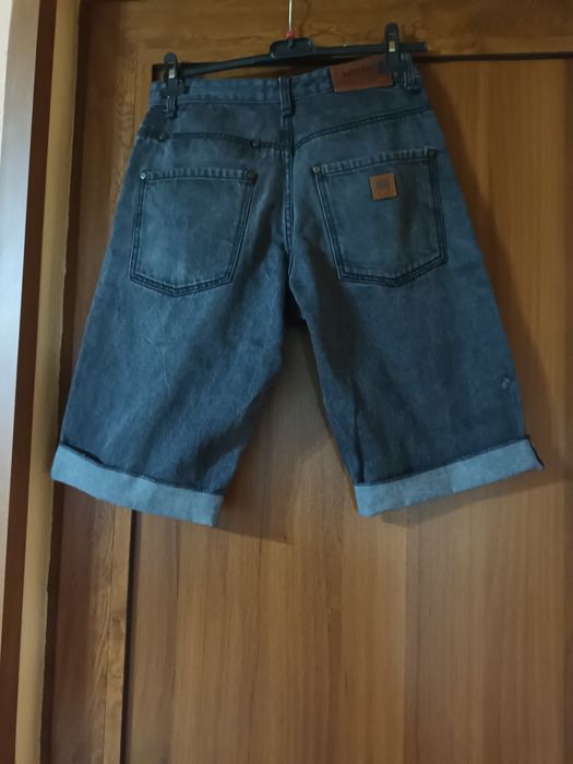 Дънкови бермуди в черен цвят