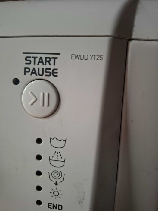 Пералня със сушилня Indasit за части