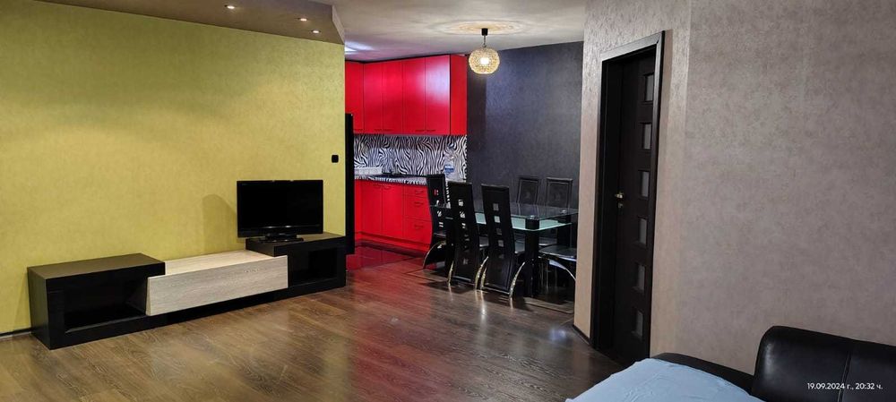 Дава се под наем Тристаен апартамент в Бургас, Изгрев - 95 кв.м за 612 € - Снимка #2