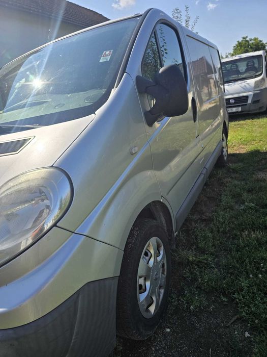 Vând Renault Trafic
