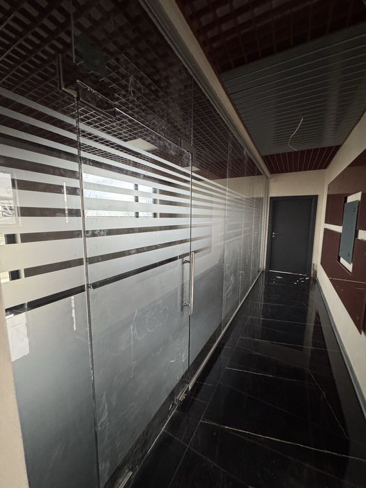 Usi din sticla securizata pentru birouri