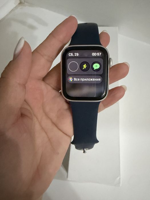 Продам Apple Watch Se