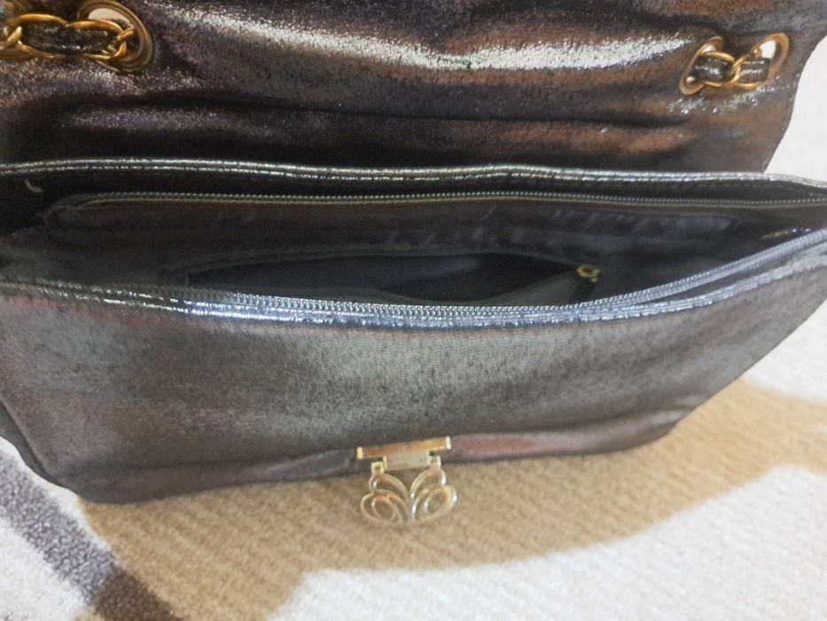 Дамска чанта с металически ефект