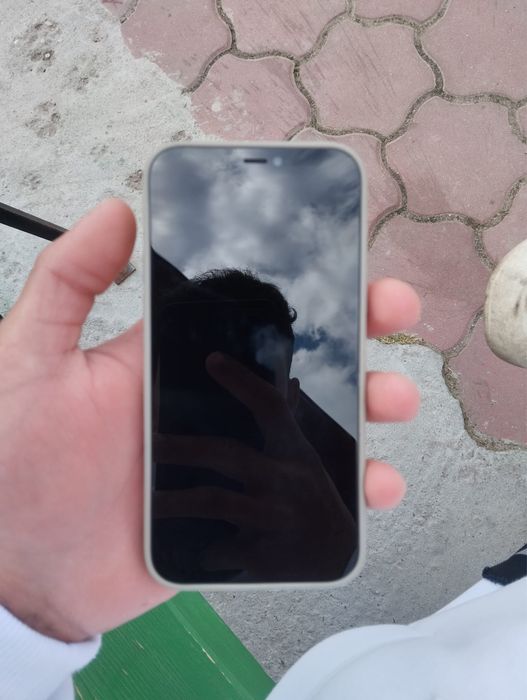 Vand iphone 12 simplu fara nici o problema