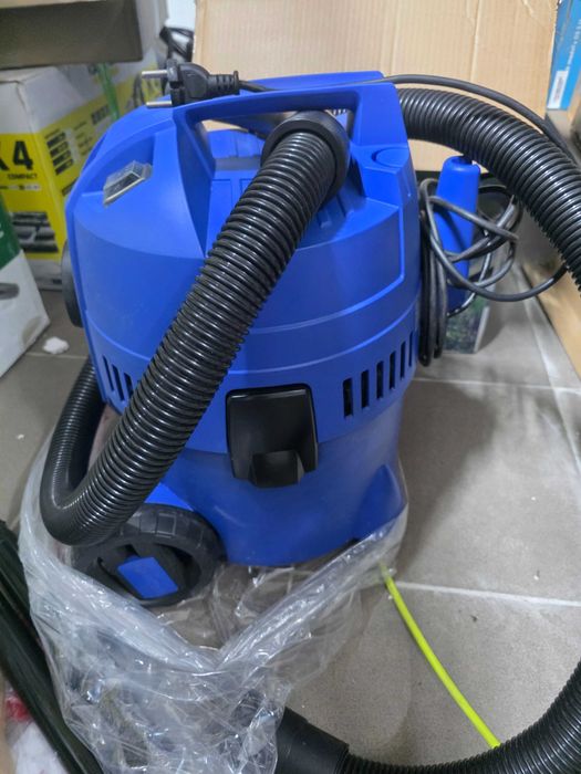 Aspirator de apă și praf Nilfisk Buddy II 12L pentru casă