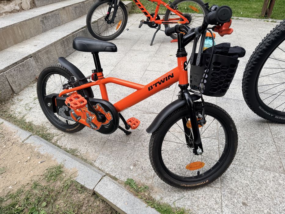 Bicicleta b twin 3-5 ani cu roti ajutatoare