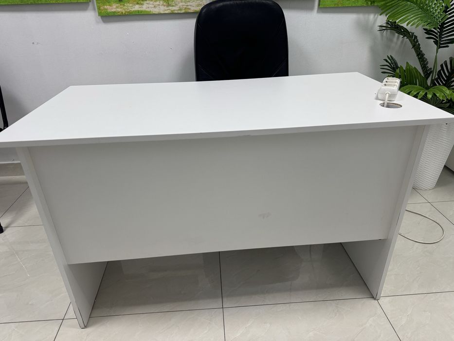 Срочно продам 2 стола!