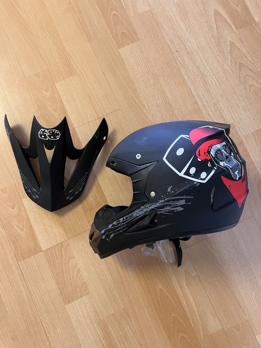 Мотошлем кроссовый черный