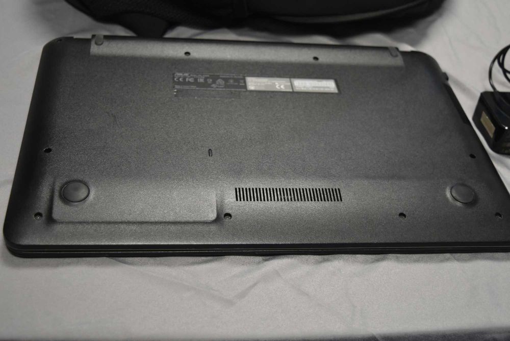 ASUS X540N 4 ядрен процесор видео карта SSD Full HD - раница
