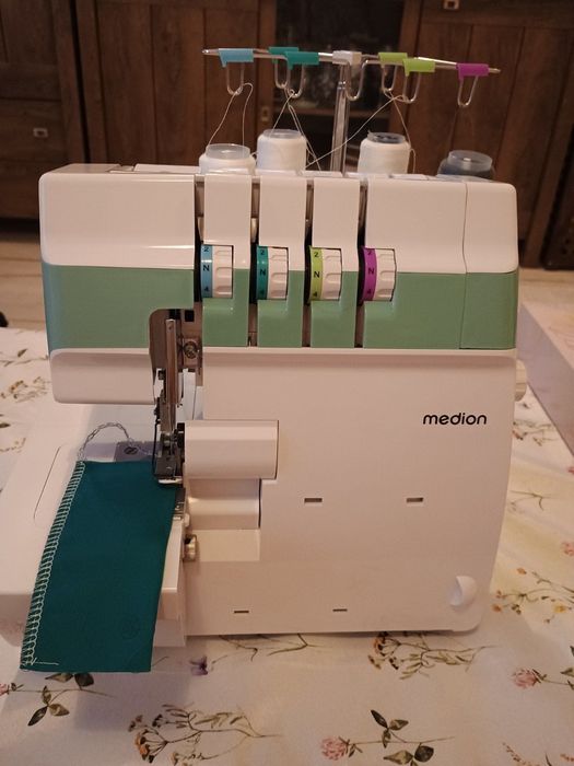 Оверлог шевна машина MEDION MD 19169, 4-конечен, 90W, 1200 об/мин, LED светлина