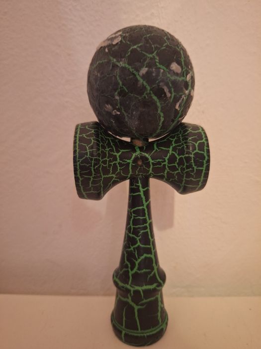 Kendama craked verde