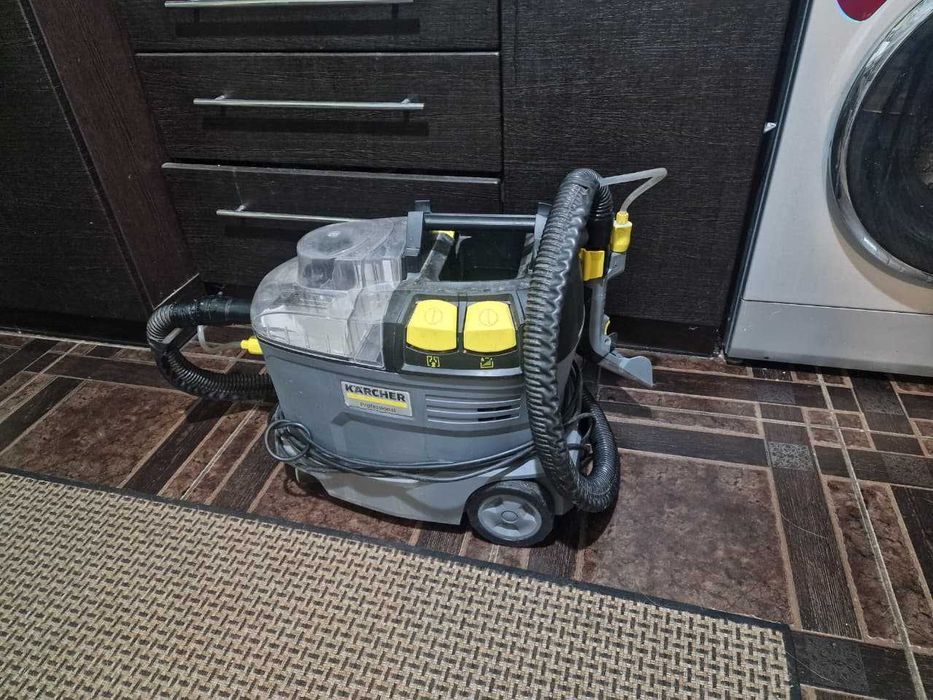 Пылесос моющий . karcher 8/1 puzzi