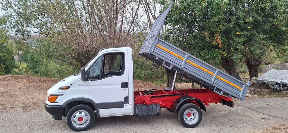 Vând Iveco basculabil