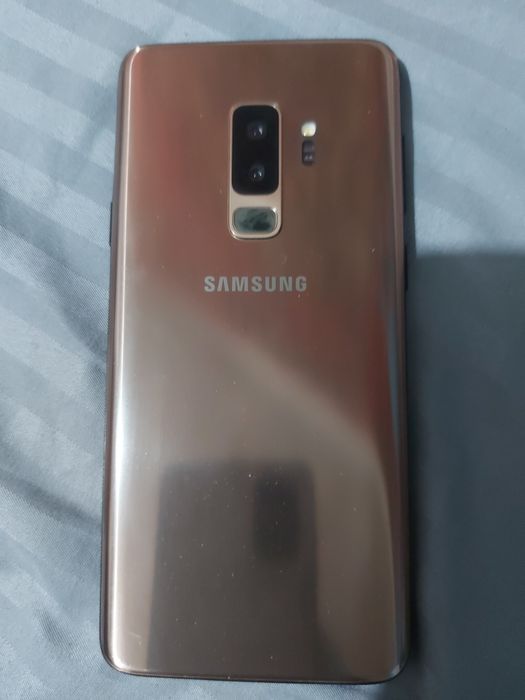 Смартфон S9  плюс паметь 256 гигобайт