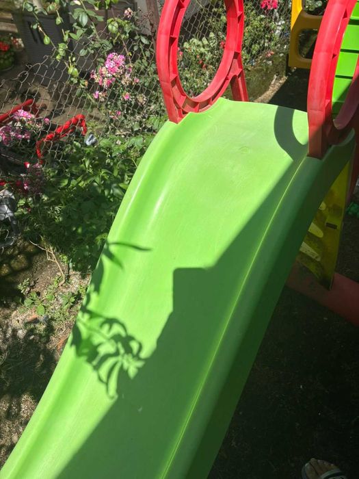 Тротинетка, акумулаторен джип, пързалка - всичко се продава поотделно