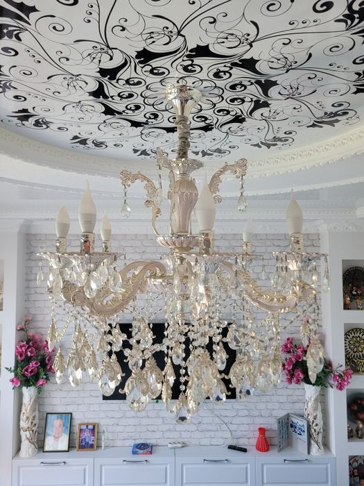 Люстры для холла или зала