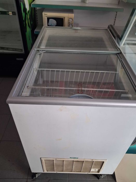 Продавам магазино оборудване