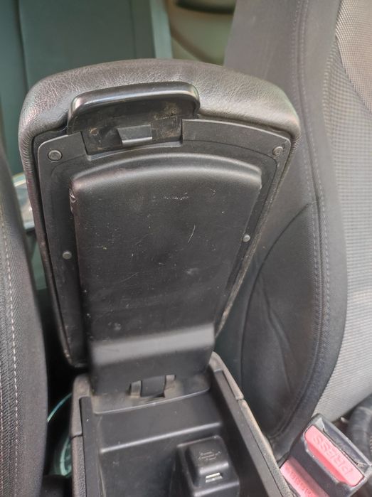 Подлакътник за Пежо-308