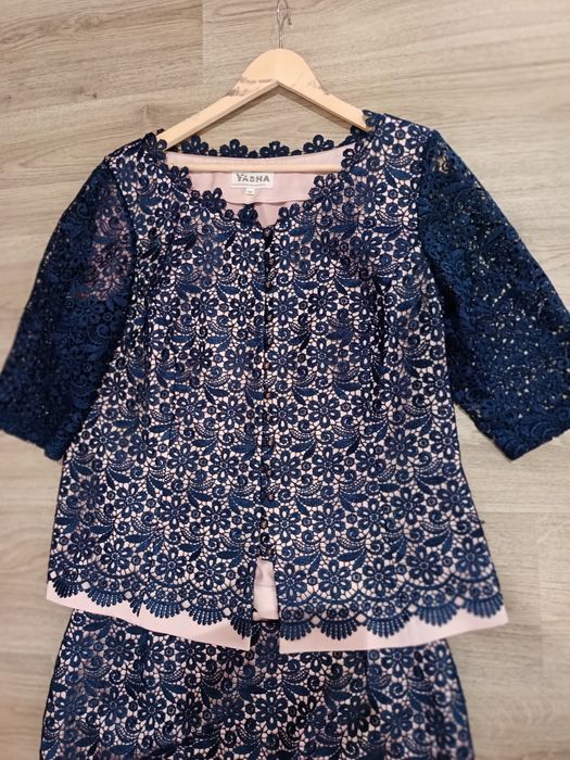 Костюм в синя дантела с пепел от рози 54 размер